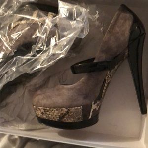 Jessica Simpson platform snake skin heels